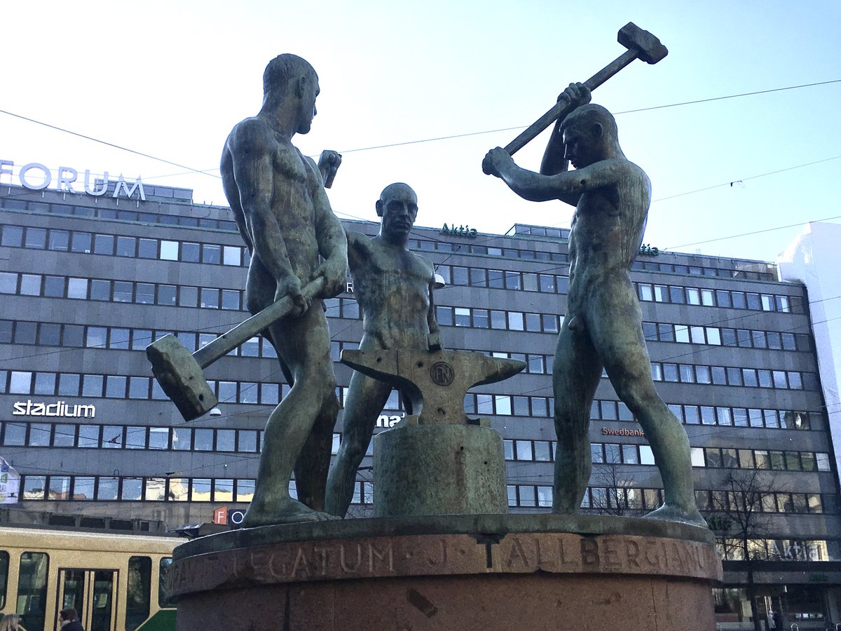 Met these heroic figures in Helsinki - very Soviet inspired! https://t.co/69QQqnLyla
