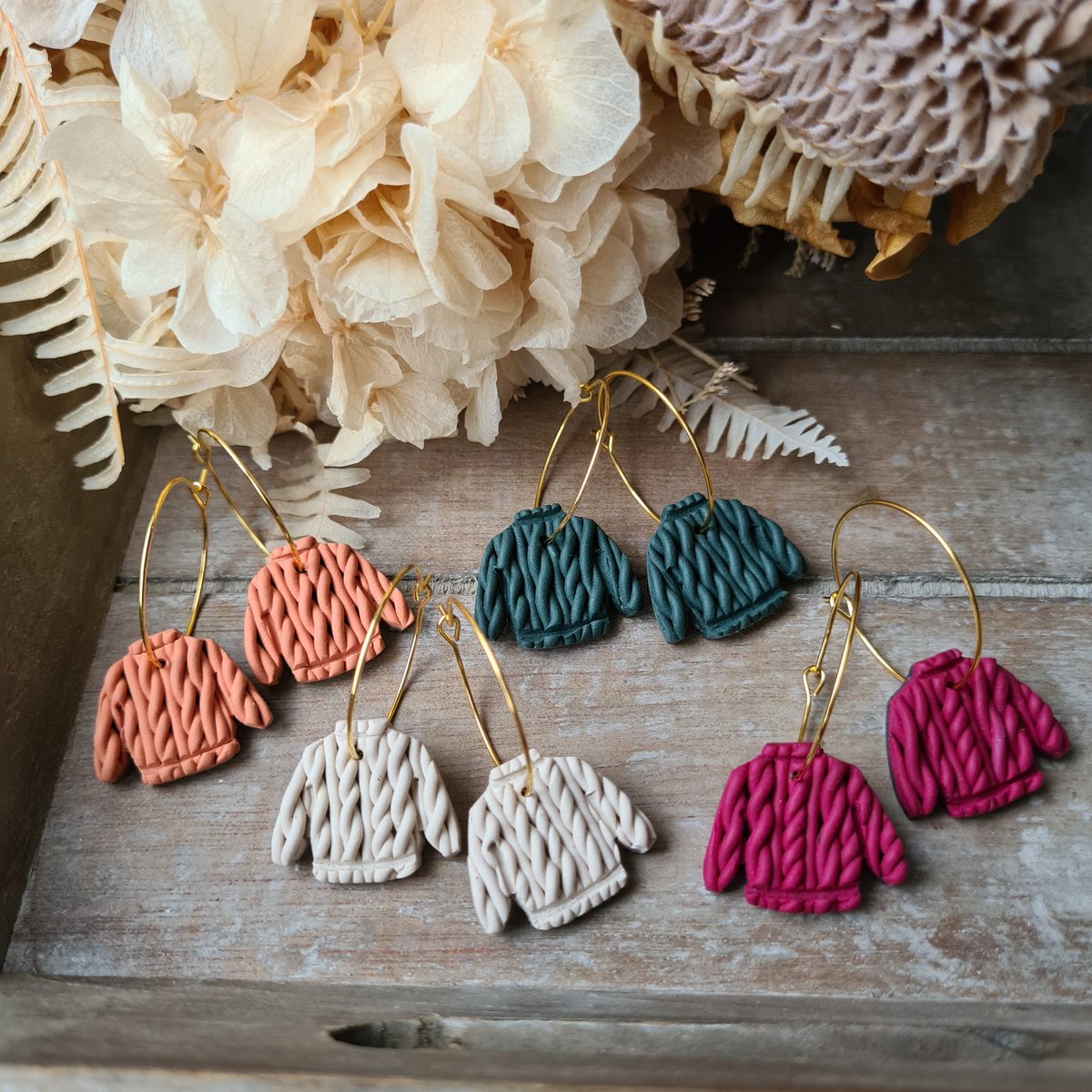 Forever_Chic__'s tweet photo. Mini Knit Collection has launched in my #etsyshop 

Such a variety of styles and designs in last nights restock, you're going to want to check it out!

https://t.co/Go3ju9iAr2

#handmade #miniknit #UKGiftAM #polymerclay #earrings #jewellery #Christmas #gift #giftideas #UKGiftHour https://t.co/TNM0V5wtHq