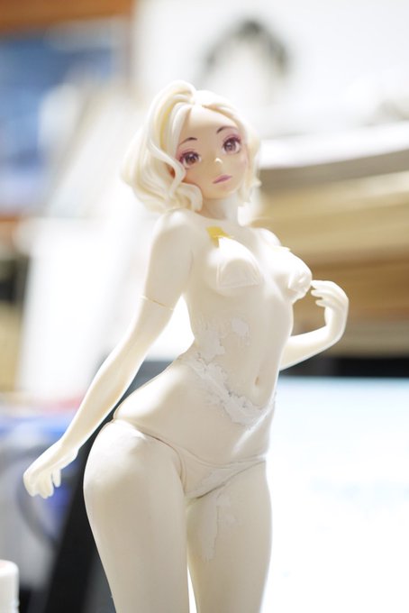 そういえば梱包チラシに印刷されている制作途中の見栄さんは顔を一回(正確には2回)ドボンしているので違う顔になっている。 