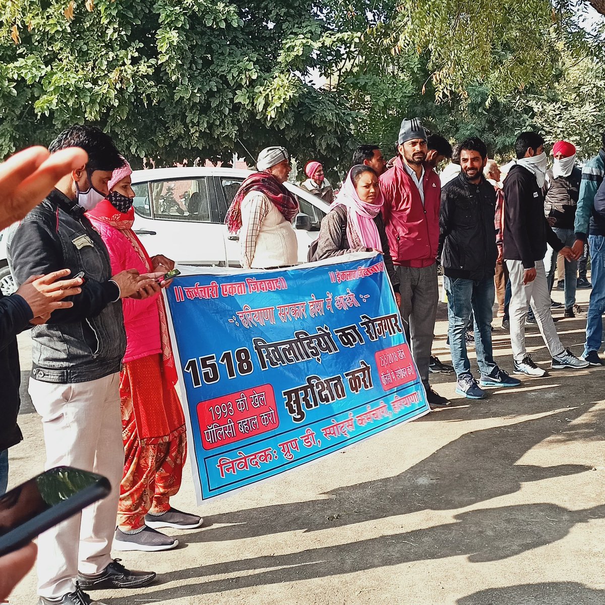 Santosh36933366's tweet photo. @cmohry बेरोजगारी में हरियाणा को नंबर वन पर ले आए और इससे बड़ी बात क्या होगी परगति की ग्रुप डी खिलाड़ी कर्मचारियों को बर्खास्त कर दिया गया हम बेकसूर खिलाड़ी कर्मचारियों को बहाल करो हम अपने दम पे एक्जाम दे के  सारे मापदंड पूरे करके नौकरी लगे थे।तुम्हारी गलत नीतियों के चलते बर्बाद हम हुए😡 https://t.co/P3cGcQa0Dg