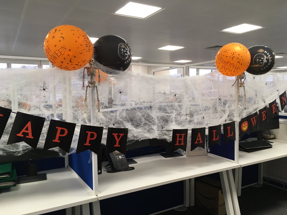 NWAmb_Sue111's tweet photo. There’s something spooky about today’s flu jab clinic. Our trick or treat is a free flu jab! #team111 #beatflu #getjabbed #halloween2021 https://t.co/lQEmZ4J4Id