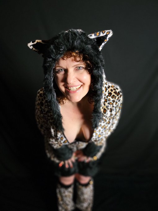I had a great time at my third Halloween 🎃 party https://t.co/6cuLVEe5Ch<a href="/tag/vacation"class="tags"><span>#vacation</span></a><a href="/tag/beach"class="tags"><span>#beach</span></a><a href="/tag/redhead"class="tags"><span>#redhead</span></a><a href="/tag/milf"class="tags"><span>#milf</span></a>