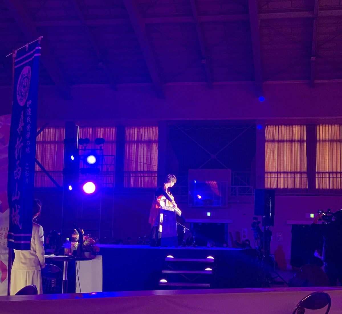 oshi_omotenashi's tweet photo. トップバッターは箏奏者の大川義秋 殿！
心地良い音色でありながら力強い。
誠に癒される演奏でございまする。 あお

#全国山城サミット桑折大会
#大川義秋
#箏男
#kotomen https://t.co/8ymLJKNC6e