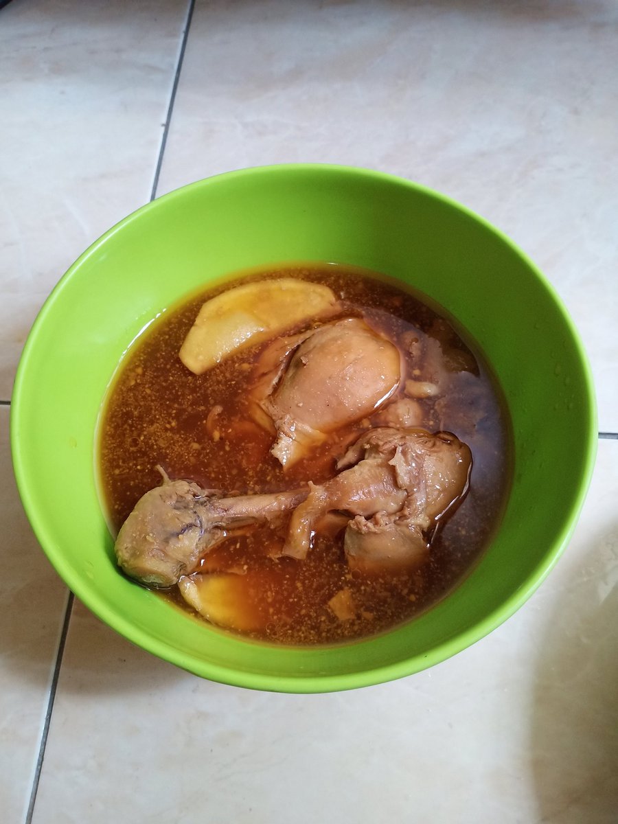 Homemade traditional food of IndonesiaSoy Sweet Chicken Soup is served!

#foodblogger, #chickens, #recipes
#homemade, #Cooking, #soup
#culinary, #Indonesia

Recipe :  batikkusumasari.com/2021/10/30/soy…