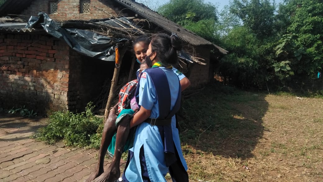 १-दादरा एवं  नगर  हवेली संसदीय क्षेत्र के चुनाव में बुजुर्ग मतदाता अपना कर्तव्य पालन कर रहे हैं। उनकी तरह आप भी अपनी सक्रियता दिखाइये। अपने बूथ पर मत देने जाइये।
<a href="/rajivkumarec/">Rajiv kumar</a> <a href="/SpokespersonECI/">Spokesperson ECI</a> <a href="/ECISVEEP/">Election Commission of India</a> <a href="/tapasyaraghav/">Dr Tapasyaa Raghav</a> <a href="/DDNewslive/">DD News</a> <a href="/DDNewsHindi/">डीडी न्यूज़</a> <a href="/DDNational/">Doordarshan National दूरदर्शन नेशनल</a> <a href="/CollectorDnh/">Collector DNH</a>