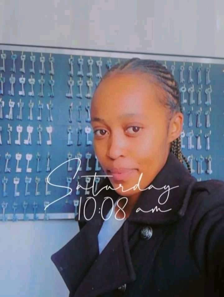 KasiEconomy's tweet photo. This is @MphoPhuku a female locksmith from Soweto and she is the owner and founder of The Lioness Lock &amp; Key.

She specialize in :

- Car &amp; home key duplicate
- Car key replacement 
- Hip keys
- Proximity keys
- Casing
- Key repairs &amp; coding
- Car &amp; home opening &amp; more. #djsbu https://t.co/XTqf49fnEJ