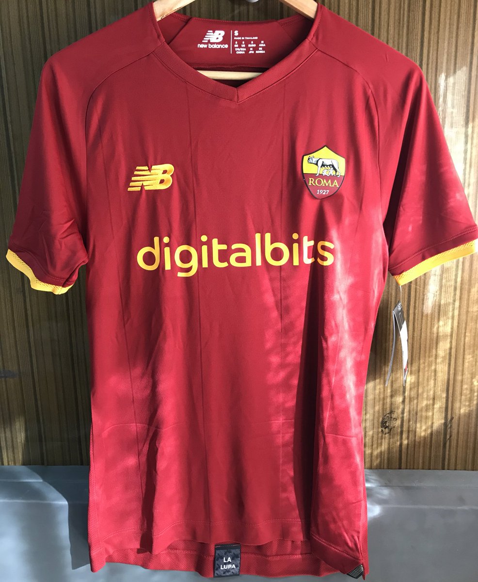 romarin_1344's tweet photo. この度なんとユニフォーム当選し先程届きました🎁🎉
大切にします💛❤️
これでまた仕事頑張れそう💪💪
本当にありがとうございます🙇‍♂️🙇‍♂️🙇‍♂️

#ASRoma 
#ASローマ https://t.co/AdJo25yKfR