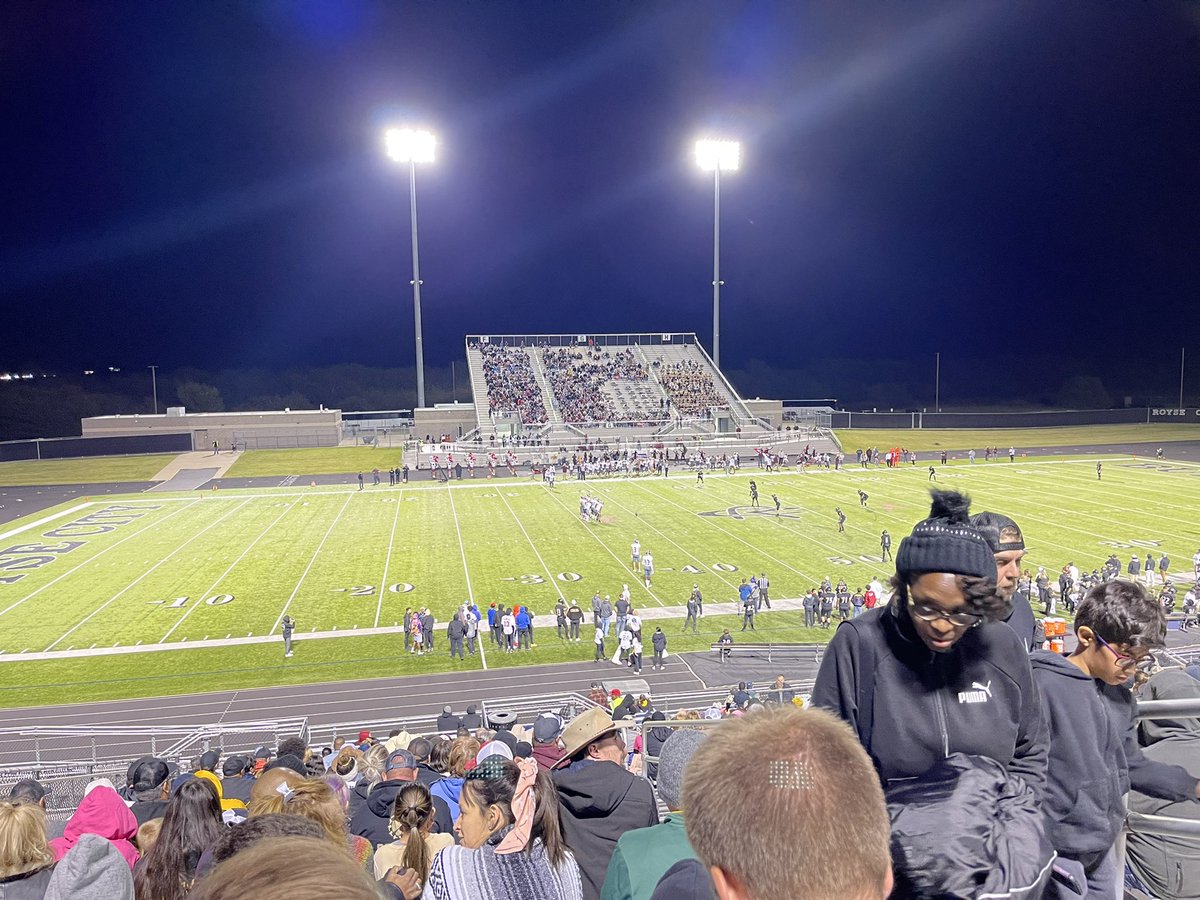 CoachJDunc's tweet photo. Attended another wonderful โFriday Night Lightsโ game! 8-0 vs 8-0, great battle by both sides! Everyone thought I was crazy for wearing a T-Shirt, Shorts and Crocs while theyโre bundled up in full winter gear. Iโm from Minnesota so this is perfect weather for me! #TXHighSchool๐ https://t.co/F4G2jq5s3S