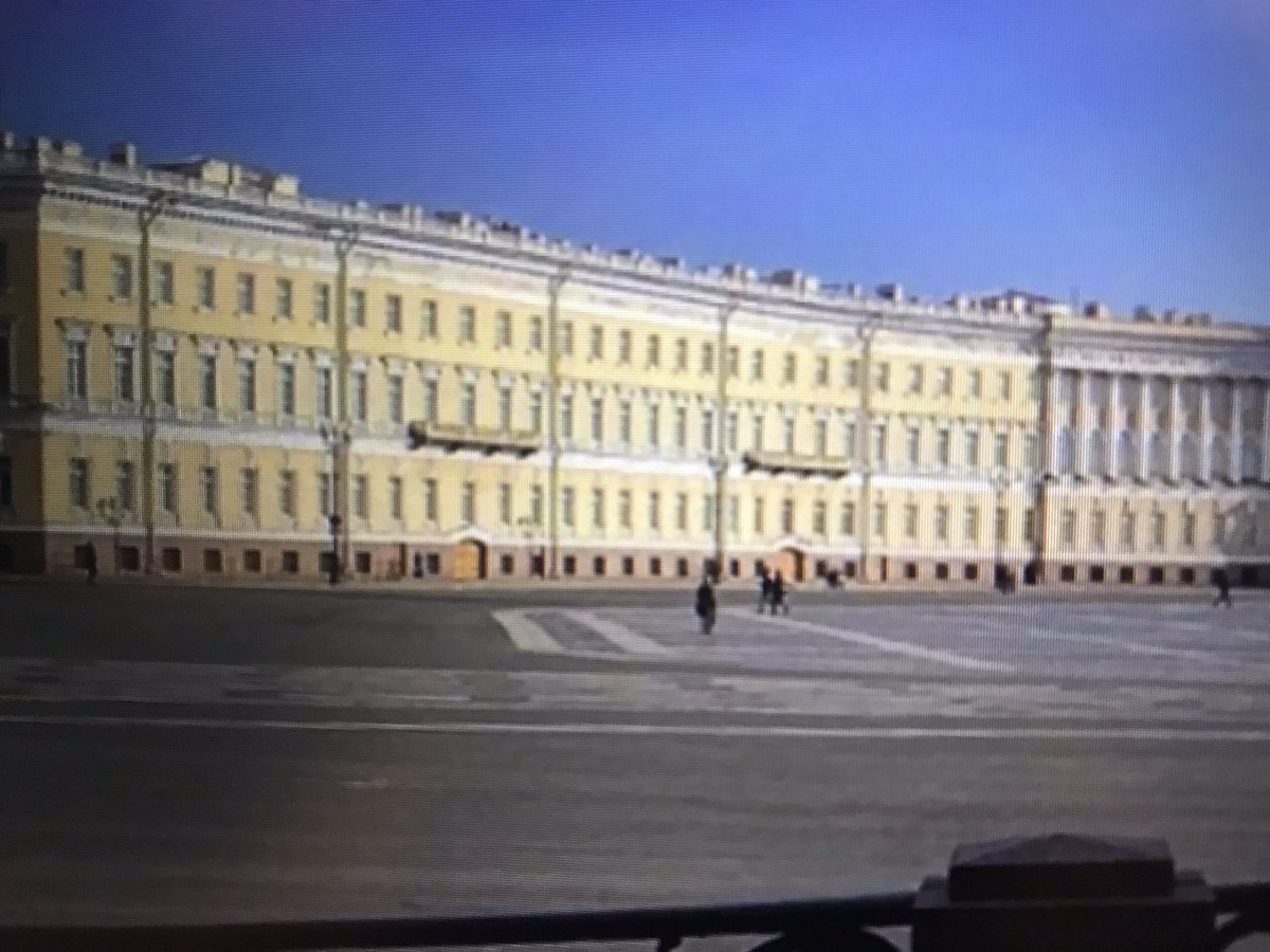 エルミタージュ美術館(ロシアのサンクト・ペテルブルク)検索の写真、一階部分埋まってる様に見えるのをそう言う目で見ます👀 #マッドフラッド #タータリア