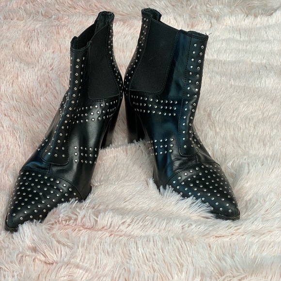RegerPier's tweet photo. So good I had to share! Check out all the items I'm loving on @Poshmarkapp from @onpointsummer @SLGKali #poshmark #fashion #style #shopmycloset #topshop #legacymain: https://t.co/6x0XuFIrqN https://t.co/snzQD8l9dr