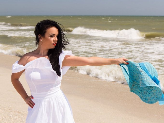 I'm online right now on SkyPrivate - pay-per-minute system for Skype live shows. Call me right now in