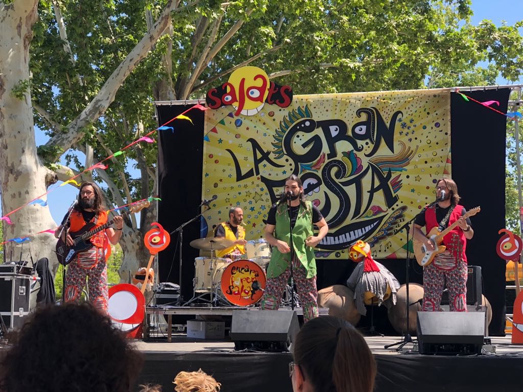 Avui dissabte 30 i demà diumenge 31 d'octubre continuen els actes del #Correllengua a #Tàrrega. Activitats que promouen l'ús del català pensades per a grans i petits. Espectacle infantil, música, cultura popular, lectura del Manifest... Horaris i + info a: culturatarrega.cat/correllengua