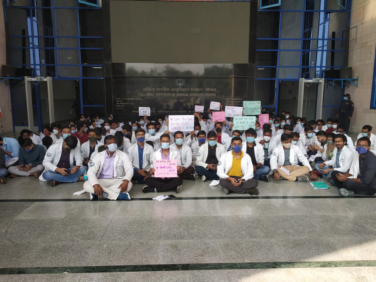 AIIMSRDA's tweet photo. We stand in support of interns of AIIMS Bhopal in their protest against admin for not issuing the promised incentive for COVID Duties.

No more exploitation of medicos.
#aiimsrdastandsinsupport
@DirectorAtAIIMS @MoHFW_INDIA @PMOIndia @mansukhmandviya
#aiimsbhopalinternsonstrike https://t.co/7fq5pZV1rm