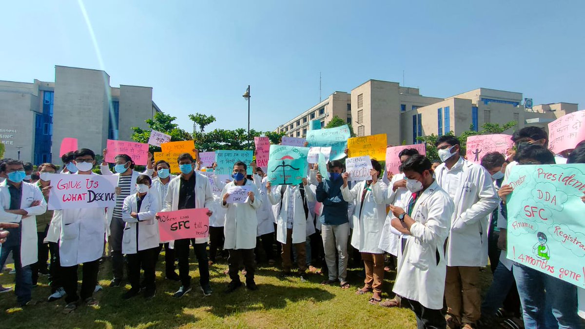 We stand in support of interns of AIIMS Bhopal in their protest against admin for not issuing the promised incentive for COVID Duties.

No more exploitation of medicos.
#aiimsrdastandsinsupport
@DirectorAtAIIMS <a href="/MoHFW_INDIA/">Ministry of Health</a> <a href="/PMOIndia/">PMO India</a> <a href="/mansukhmandviya/">Dr Mansukh Mandaviya</a>
#aiimsbhopalinternsonstrike