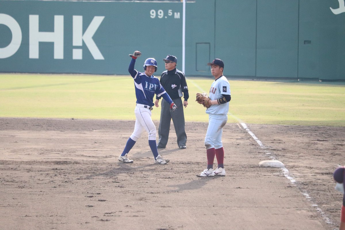 ipu_baseball's tweet photo. 続く代打「岡田！」レフト前ヒット！

そして、代打「佐々木！」

まだ終わらせない！ https://t.co/ycMWWsEWcN