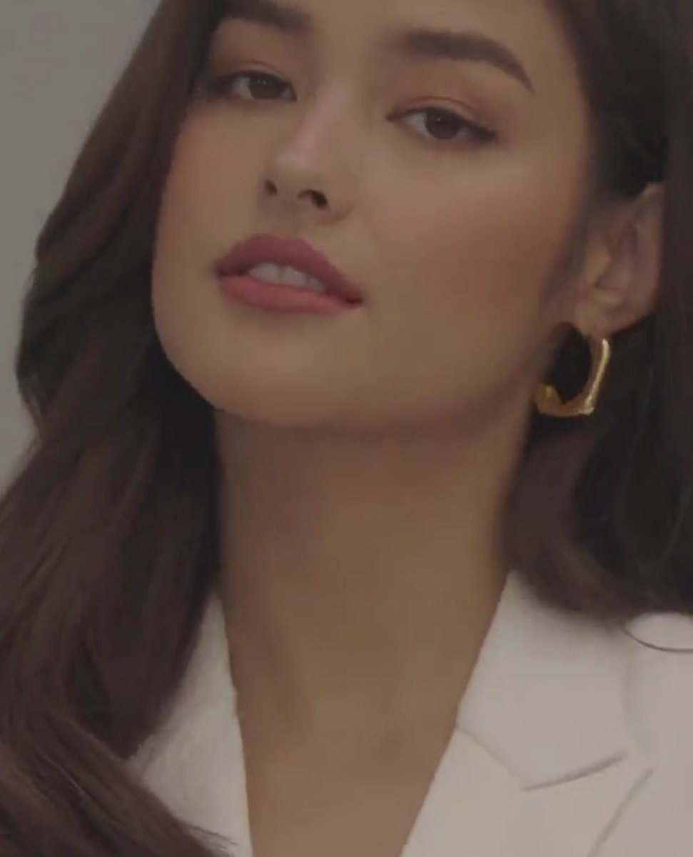 Blissful_Anj's tweet photo. Ms. CEO giving us all that classic, totally on fleek fashion style!🔥 @lizasoberano 

#AmazingABC
#AcaiBacopaCollagen
#IAMLizaSoberano https://t.co/5JSw88T2EH