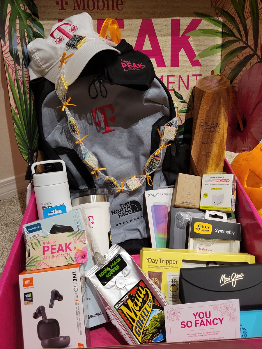 bananaroyal43's tweet photo. Wasn't able to celebrate in Maui, but had this AWESOME surprise package waiting at home today in the mail. Thank you! @MikeSievert 🤙 #PEAK2021 #goodvibesonly #AlohaFriday https://t.co/BftjjGYsd2