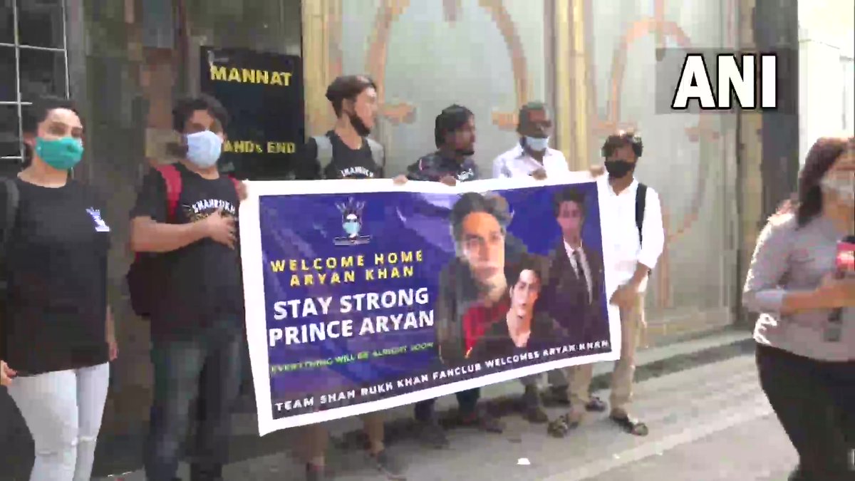 ANI's tweet photo. Mumbai: Fans gather outside actor Shahrukh Khan's residence 'Mannat' with a "welcome home Aryan Khan" poster. 

Aryan Khan is reaching home after spending weeks in Arthur Road Jail in drugs-on-cruise case. https://t.co/90wwsB2eog