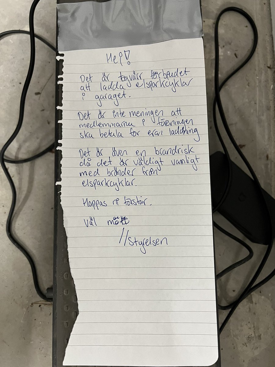 tjernsand's tweet photo. Ska man vara orolig över föreningens ekonomi?
Väldigt vanligt att elsparkcyklar brinner? Jag har så många frågor 🙃 https://t.co/C7ACO4Bv8U
