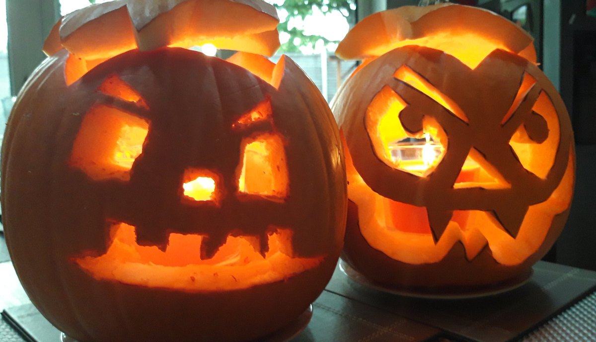 natashabugbee's tweet photo. @WeAreMV_ Mum &amp; daughter duo 🎃👻🕷 https://t.co/qRDTXDHqVm