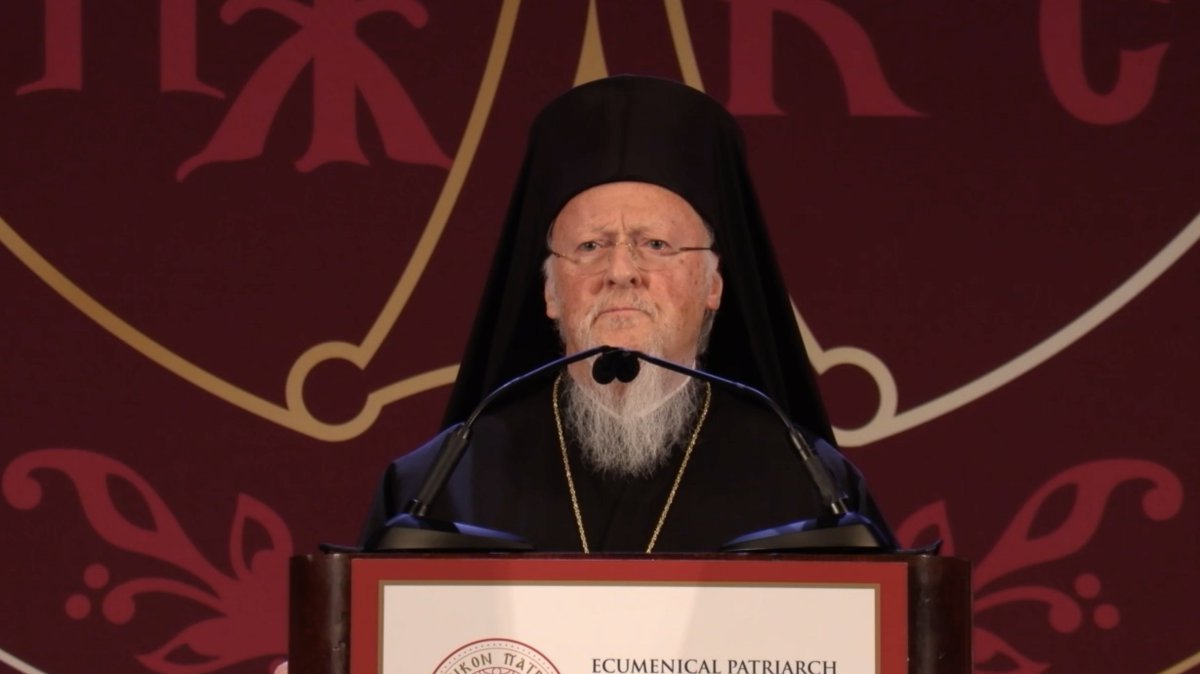 PetrosKas's tweet photo. Δάκρυσε ο @EcuPatriarch από το βήμα σήμερα το βράδυ 

Η Μητέρα Εκκλησία έχει να αντιπαλέψει χίλια δύο προβλήματα. Πολλά είναι γνωστά. Πολλά εξ’ αυτών είναι άγνωστα. Δεν τα διηγούμεθα. Δεν τα λέμε.Τα βιώνουμε &amp; είναι οι αλάλητοι στεναγμοί της Μητρός εκκλησίας https://t.co/xRY67V4brz