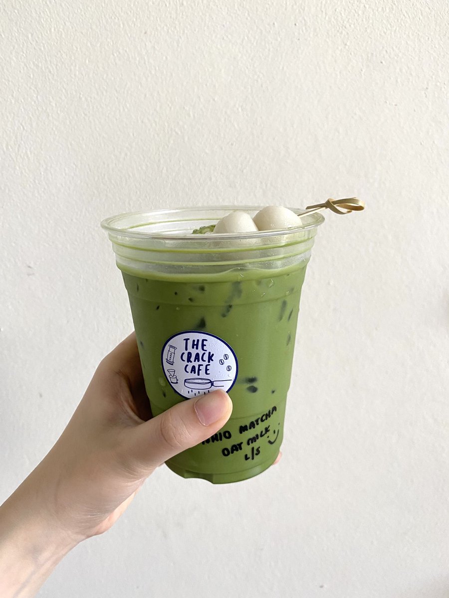 phyunxx's tweet photo. โอยยย ดือออ สั่งแกรปมา ร้านแพคมาดีมาก แยกน้ำแข็ง โมจิ 
มัทฉะแบบ nishio เข้มข้นมากดูได้จากสี นมก็เปลี่ยนเป็นโอ๊ตได้ด้วย สั่งหวานน้อยได้หวานน้อย โอยย เลิ้ป🥺🤍✨⛅️
ใครอยู่แถวฝั่งธน พรานนก ไปตำ

@Kin24hrs @aroii #รีวิวคาเฟ่ #อร่อยบอกต่อ https://t.co/5cmYviCGkg