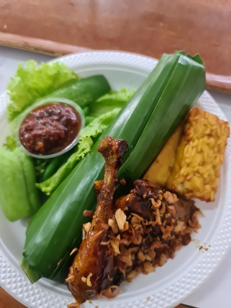 friedchk's tweet photo. The Famous Kedai Timbel Dago #Bandung https://t.co/yaeYyFJNrp