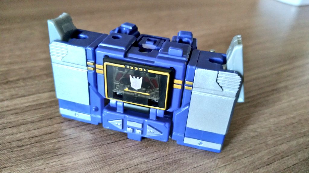 naztraverse's tweet image. Kingdom Core Class Decepticon Soundwave in alt mode. #Transformers
#warforcybertron #naztraverse