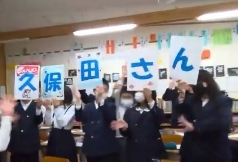 ryo_oryo's tweet photo. ガイドさんと共に「問い」を交えながら平和公園を巡るオンライン平和学習。
修学旅行シーズンの秋に沢山ご依頼をいただいています。

全国の小中学校の先生たちと、打ち合わせを重ねて、毎回一緒につくっているのですが、先生たちの熱意がすごくて感動しています。
世代を超えた繋がりも出来て嬉しい。 https://t.co/zt6S5BtboG