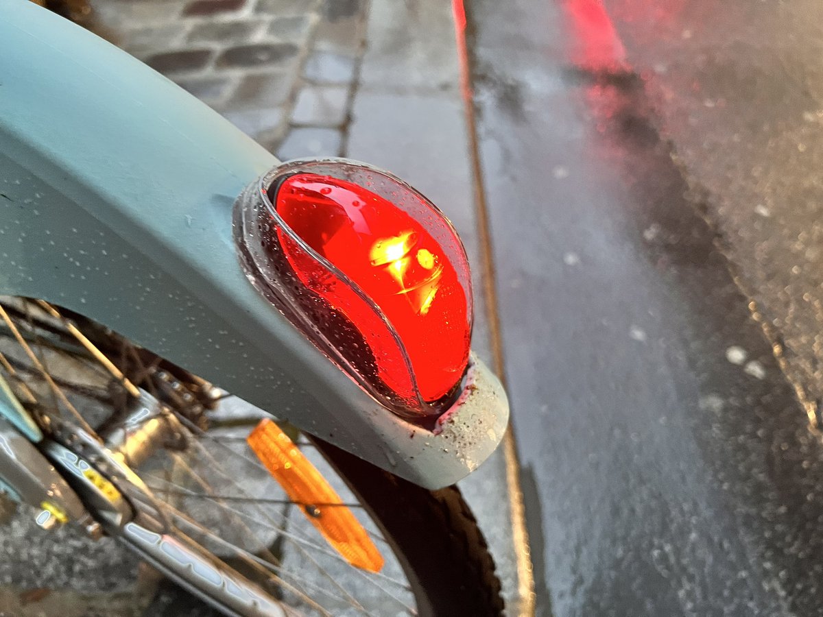legrecalpha13's tweet photo. Merci @Velib et @Paris pour les nouveaux vélos électriques et l’amélioration de service de ces derniers mois. Même s’il reste du chemin #velib #iledefrancemobilites https://t.co/NfA2fTWDoH