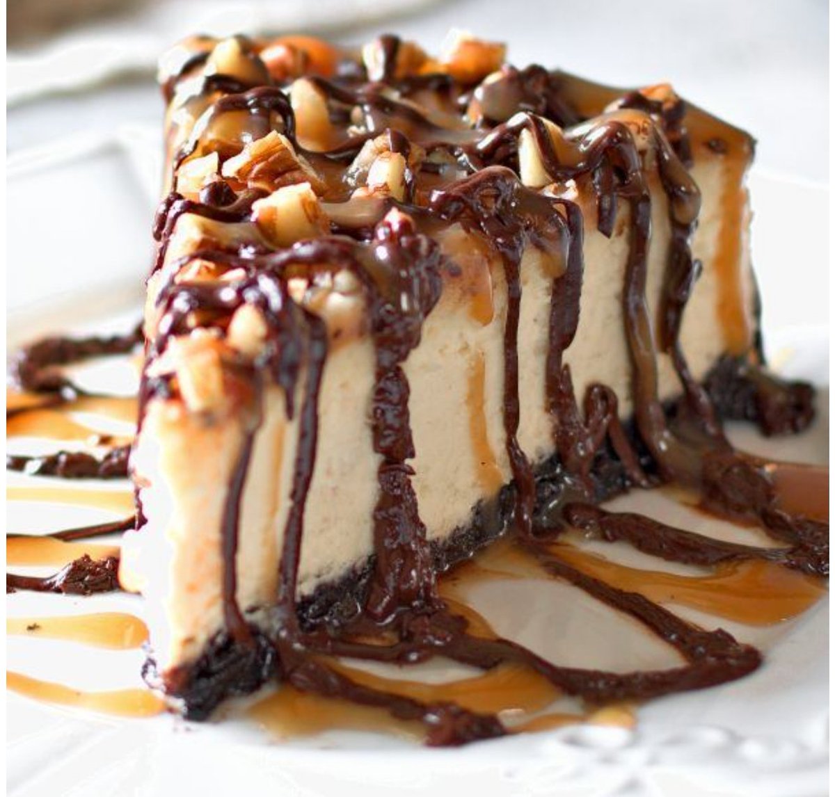 crystalwms527's tweet photo. This weeks Gimme Sum Sugar menu is; Turtle Cheesecake, Oreo Cheesecake, White Chocolate Raspberry Cheesecake, Apple Cake, German Chocolate Cake, Butterscotch Cake, Banana Pudding, Peach Cobbler &amp; Oreo Popcorn  Place your orders now for delivery tomorrow. https://t.co/WiDr7KJg4y