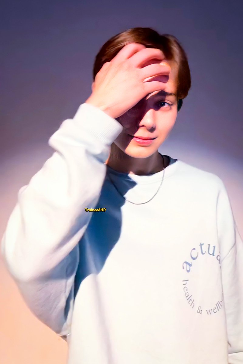 aeonsville's tweet photo. [📸 #tiktok] + [📸 #wp] 211029 - JJ 

Photo + Simple wallpapers 

1

#TraineeA #TraineeA_JJ #TraineeAJAYJAY #JJ #JAYJAY #제이제이 #아이돌연습생 #TraineeAHD @trainee_a https://t.co/IkaBHY2o4H
