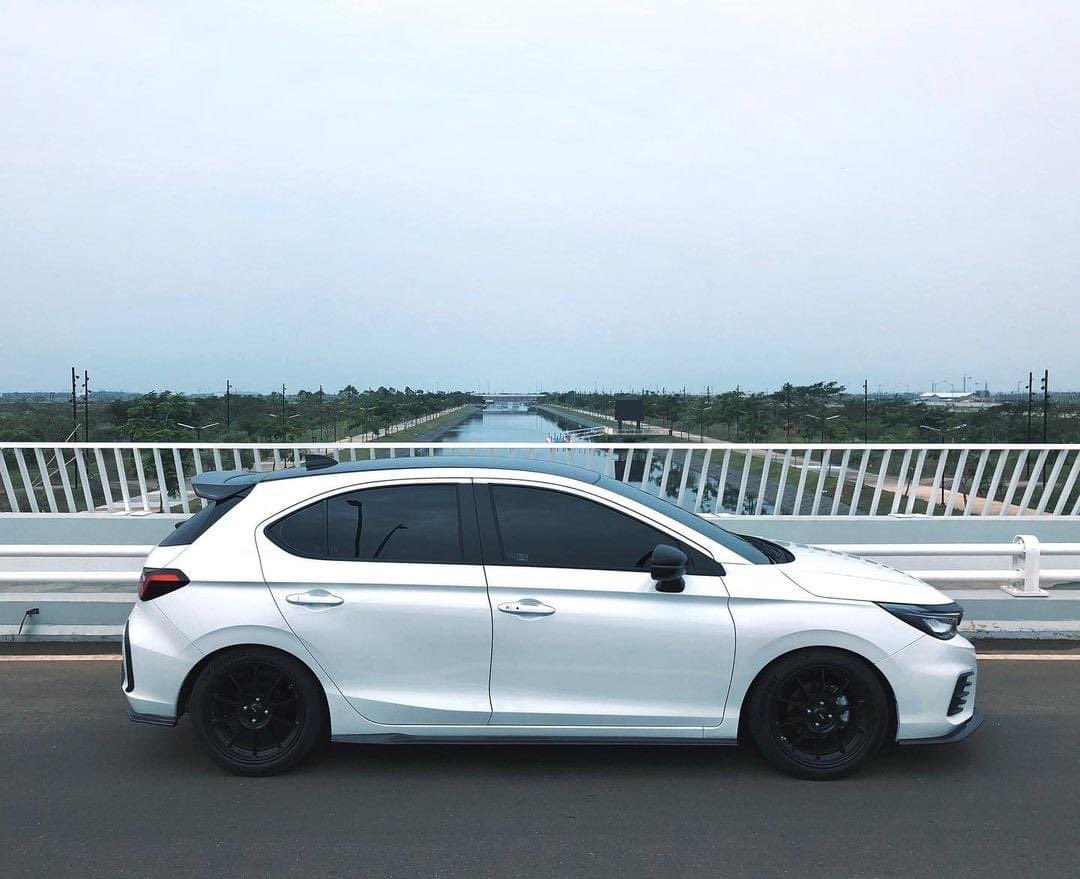 RajaCuti's tweet photo. Handome betul lah Honda City Hatchback RS ni π₯
Dah macam Mercedes A-Class dah ni. Orang yang kurang minat Honda pun akan jadi minat lepasni!
πΈ Degareji
#RajaCuti #RCTrending #Honda #Allnew ##Update https://t.co/GP4B47w8QX