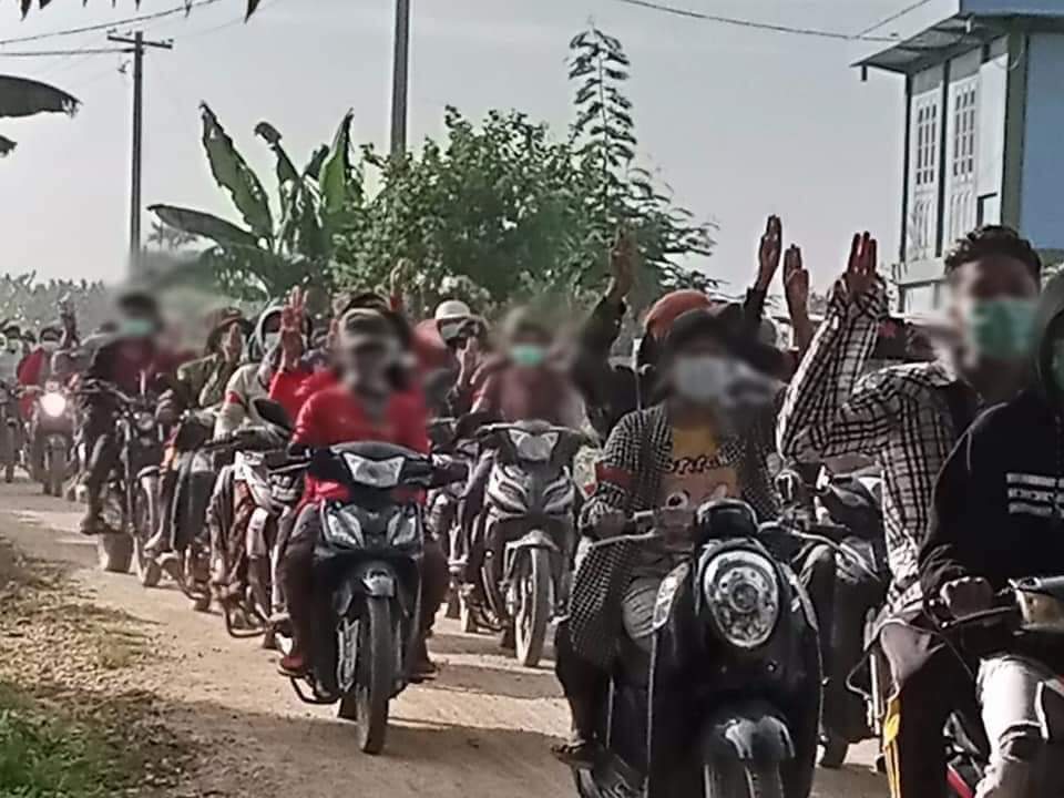 MayChan74648875's tweet photo. Motorbike marching strike against the genocidal military dictatorship was launched by the pro-democracy activists of #Kani Tsp despite obstacles.
#WarCrimesOfJunta
#Oct30Coup  
#WhatsHappeningInMyanmar
#HelpChinState https://t.co/uKOX2ie3Ki