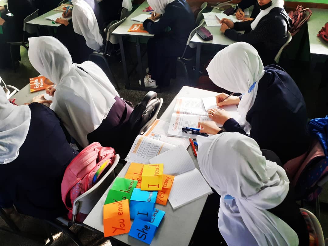 AsmaMus51459865's tweet image. Model Verbs, Back to  Schools #Enjoyable_Learning 
#Asma_Mustafa 
#Gaza_Palestine