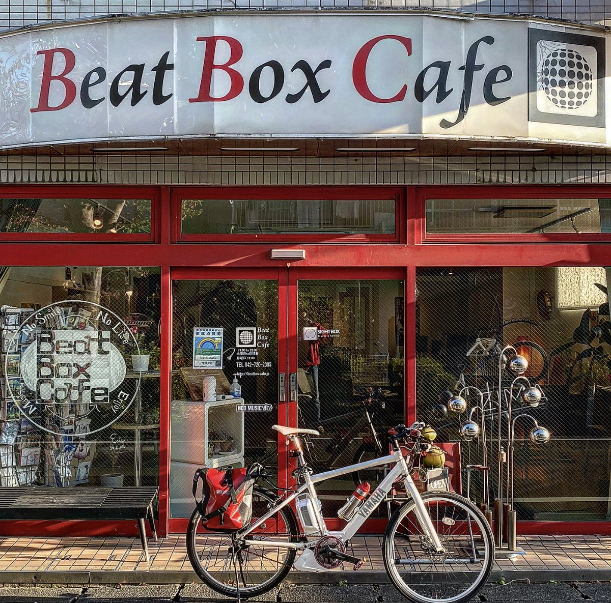 chuokubo1's tweet photo. 今日のレッスンはこちらの自転車で出勤

ちなみによくBeat Box Cafeに行けば会えますか？って言われますが…私には会えません… 弟がいます

レッスンはカフェ下のスタジオでやってるときもあります

#beatboxcafe https://t.co/xmT15K0joG