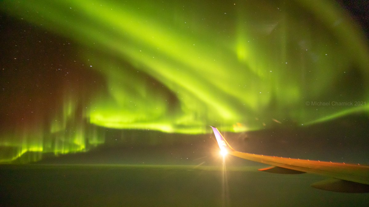 charnick_wx's tweet photo. KP2 Aurora sampler...somewhere over the Labrador Sea! 
#aurora https://t.co/NKmXyEkj1F