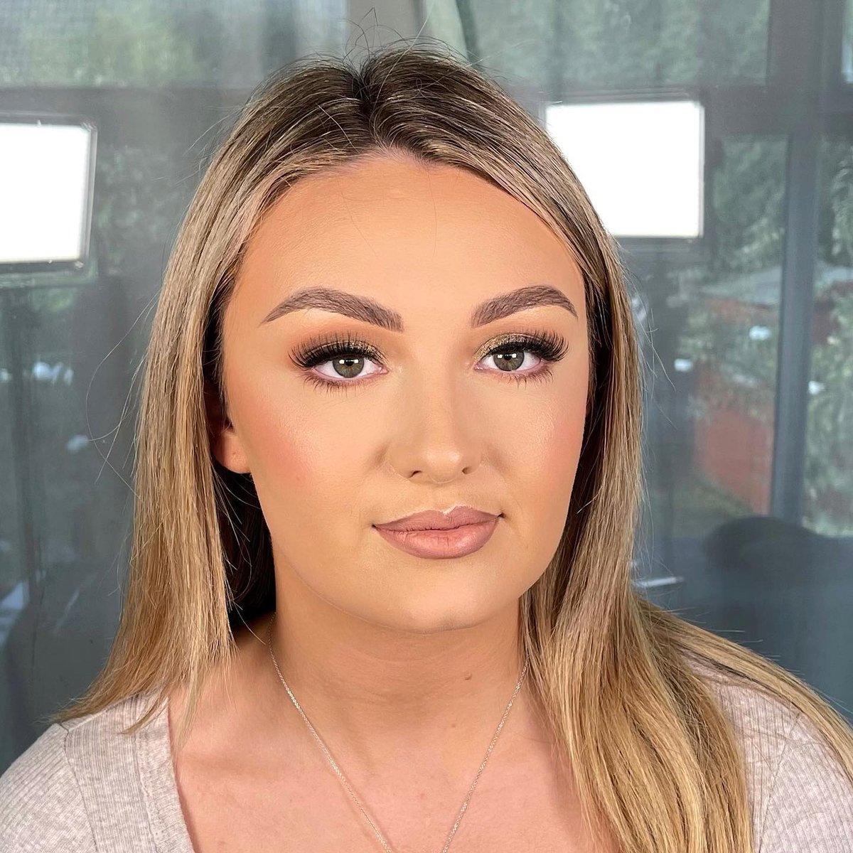 WinnieBeauLDN's tweet photo. @beautybyscarlet_makeup Using our Darling #lipstick on her beautiful client!

We're loving the pictures you're tagging us in guys - keep tagging so we can repost you! #winniebeaulondon 

https://t.co/qArWt20lc6 https://t.co/YwSnoRO8pD
