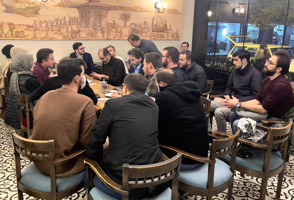 Dün Zeynep’le Üsküdar sokaklarındaydık. Müthiş bir sohbetle genişleyen masamızın parçası olan herkese teşekkürler 😊