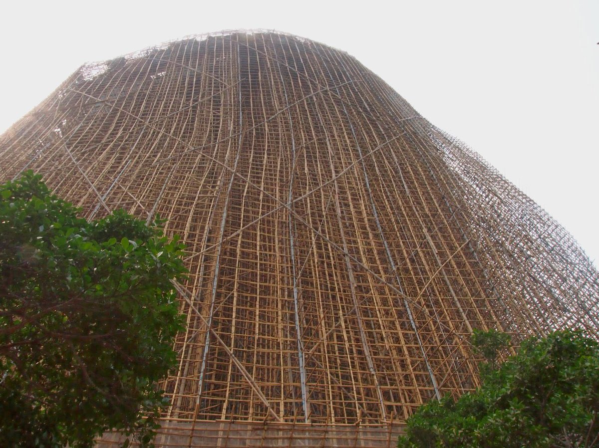 香港の工事現場では高層建築でさえ竹の足場が使われている 見た目のインパクトが凄すぎる でもちゃんと理由はあるのかもって話 Togetter 香港の工事現場では高層建築でさえ竹の足場が使われている 見た目のインパクトが凄すぎる でもちゃんと理由はあるのかもって話 Togetter