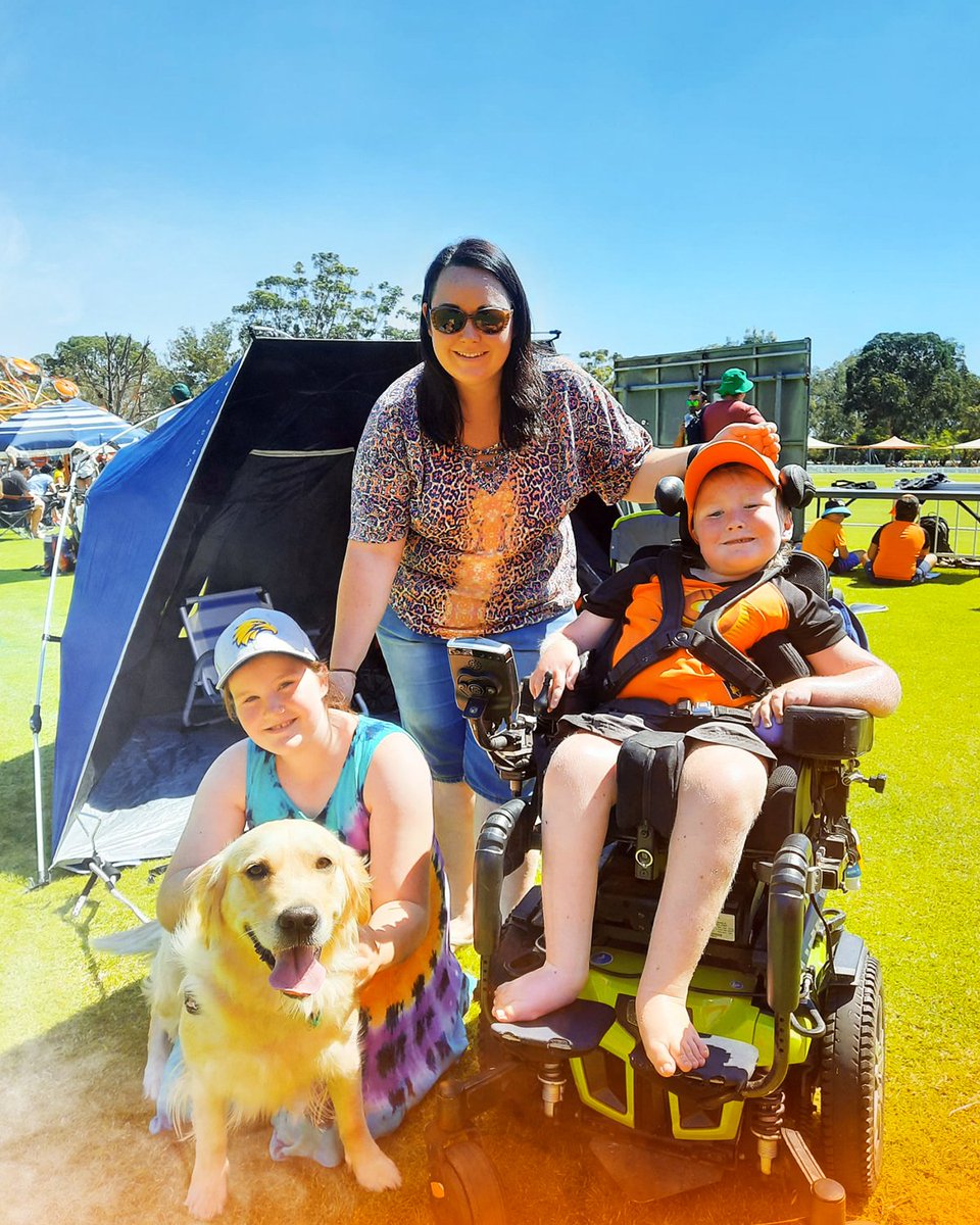 ScorchersBBL's tweet photo. This is why we LOVE Lilac Hill! 🧡 Our #MADETOUGH family and their doggos counting down to the #PoochParade at the innings break 🙌 #WBBL07 https://t.co/gmBPtuizSV