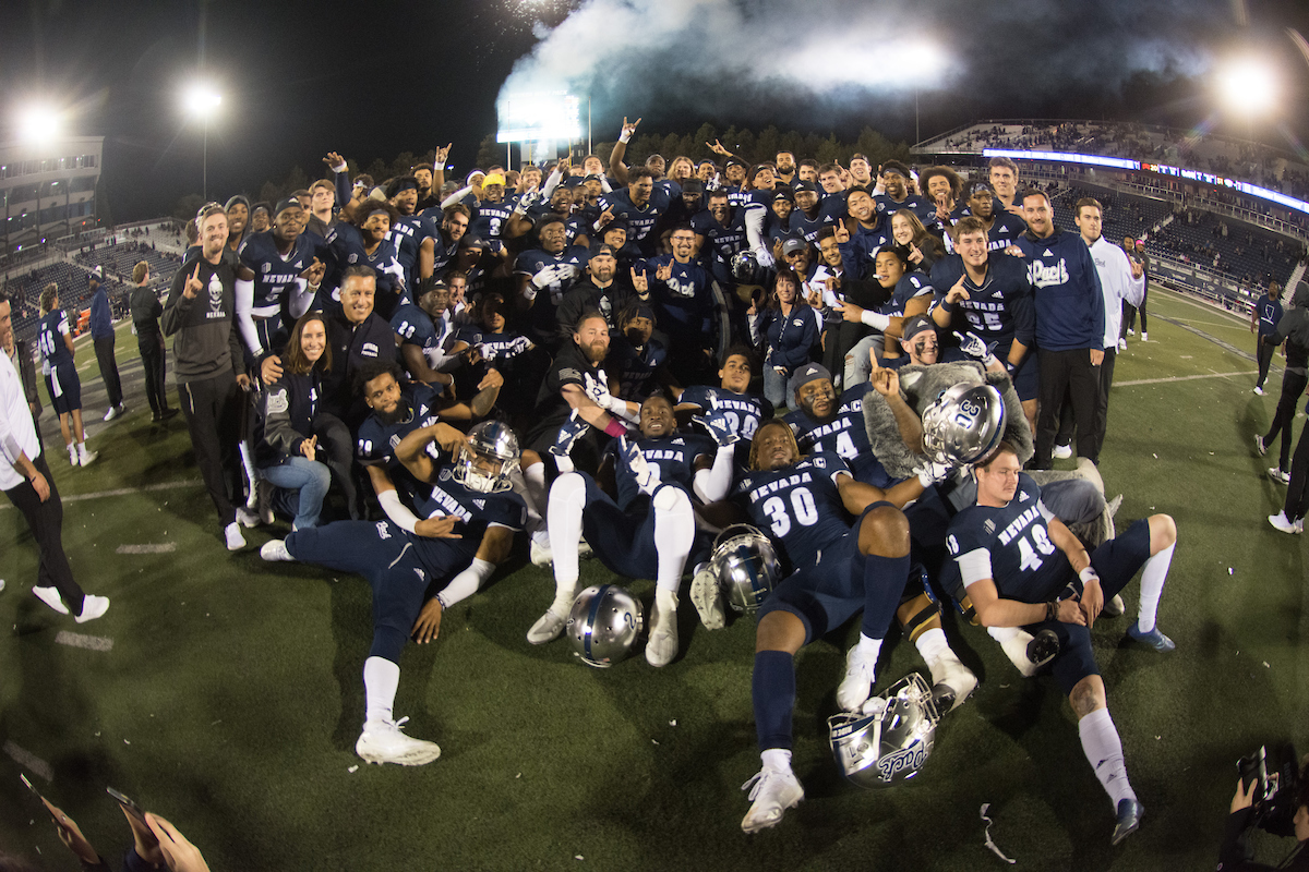 NevadaFootball's tweet photo. Family. 

#BattleBorn // #NevadaGrit https://t.co/qrAgGKFGPR