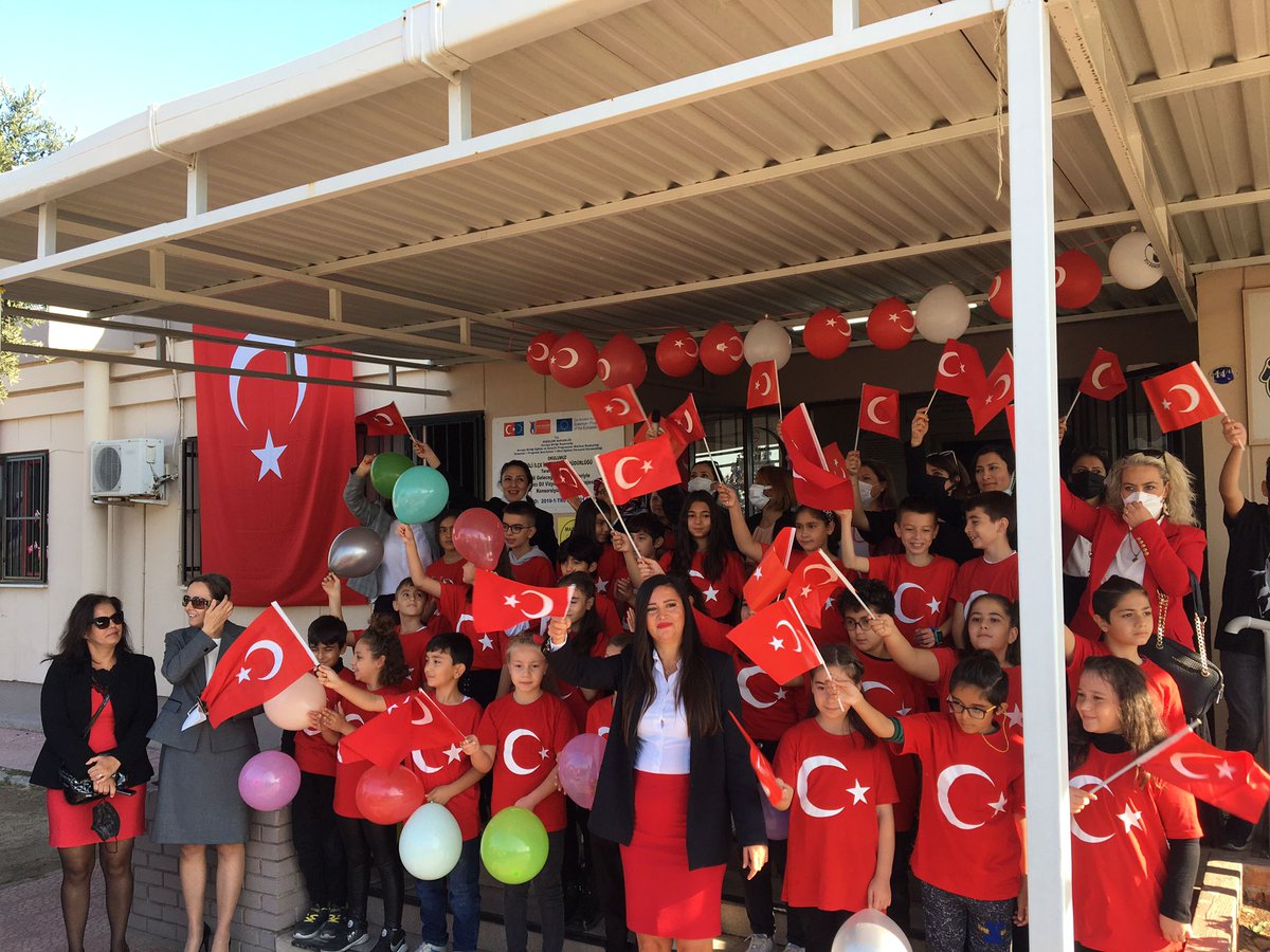 CigliTekel's tweet photo. Cumhuriyetimizin 98.yılı kutlu olsun.Gazi Mustafa Kemal Atatürk ve silah arkadaşlarını rahmet, saygı ve minnetle anıyoruz.@izmir_ilmem @cigli_mem @karabeyoglu35 https://t.co/Auo85DuGcA