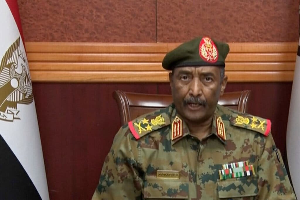 Myanmar junta leader Hlaing wanted to avoid mandatory retirement. irrawaddy.com/news/burma/mya…
Sudan junta leader Burhan wanted to avoid a scheduled handover to civilian rule. nytimes.com/2021/10/29/opi…
To maintain power, both men were willing to throw their country into the abyss.