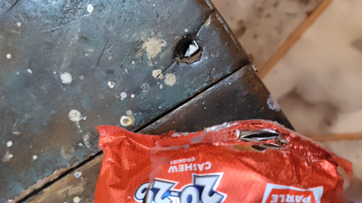 nagendranr's tweet photo. @swiggy_in @SwiggyCares 

WOW, got a very old biscuit from your @SwiggyInstamart  
torn 
4 months old
full of dust
very easily to avoid this product during packaging.
just want to sell off without any quality check  ??? https://t.co/JpLnqW8GSL