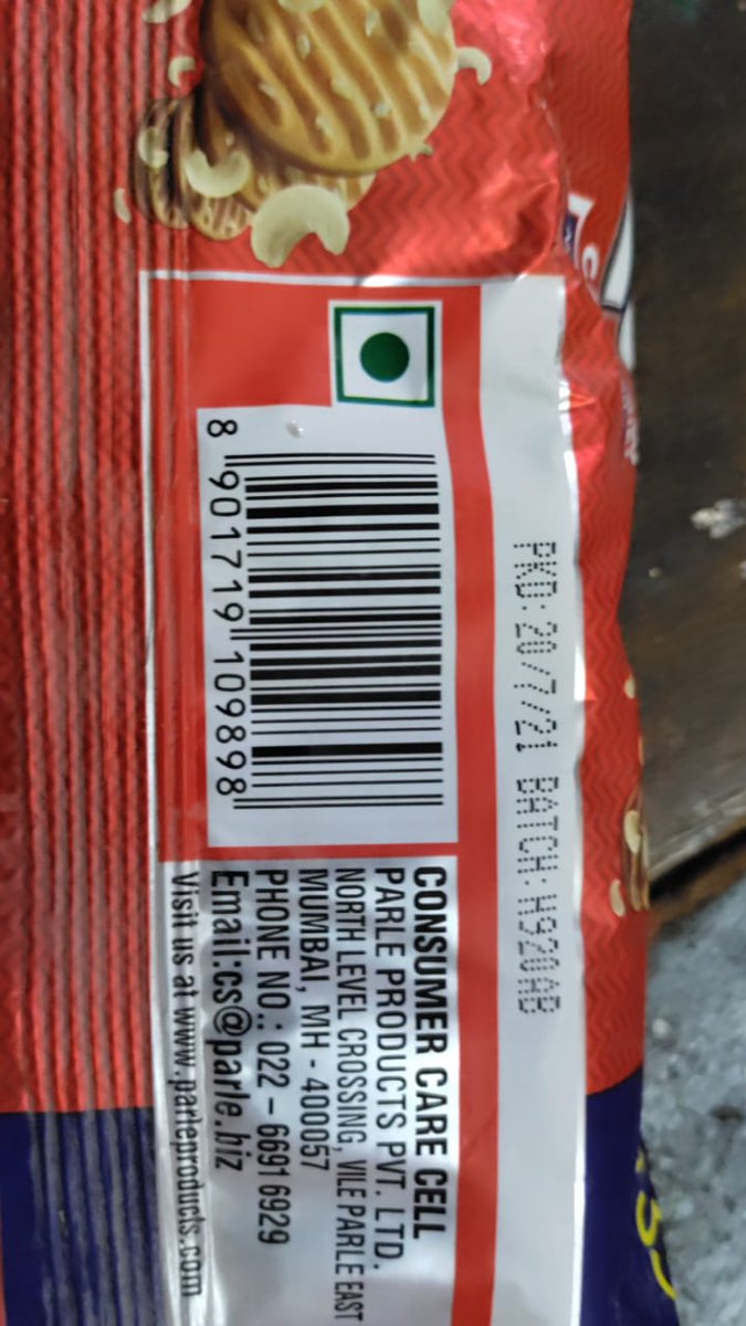nagendranr's tweet photo. @swiggy_in @SwiggyCares 

WOW, got a very old biscuit from your @SwiggyInstamart  
torn 
4 months old
full of dust
very easily to avoid this product during packaging.
just want to sell off without any quality check  ??? https://t.co/JpLnqW8GSL