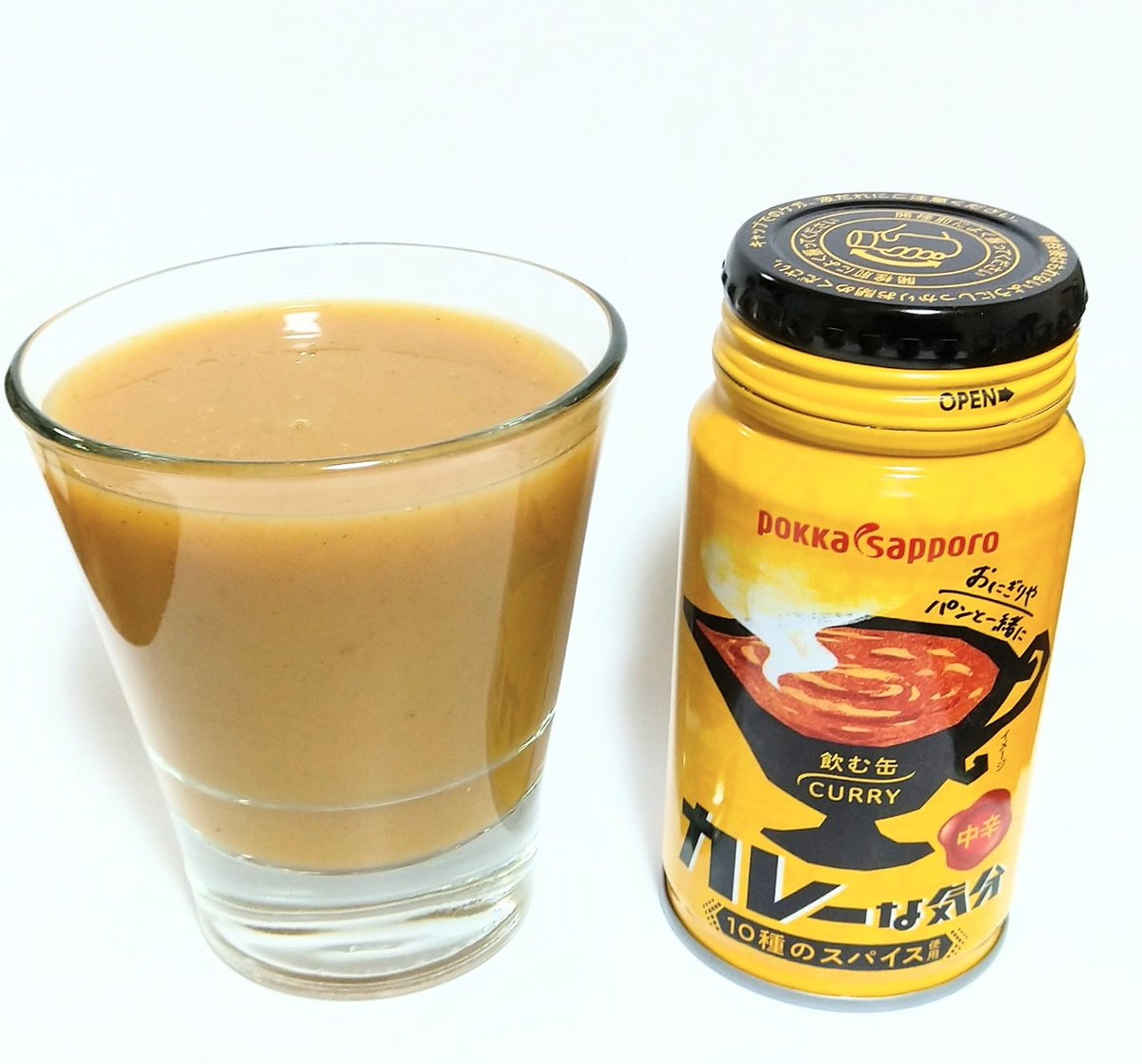 corgi_555's tweet photo. 『カレーな気分中辛』170g。税込151円 。

「カレーは飲み物です」を具現化！飲んでみるとけっこうスパイスが効いていてピリ辛味🍛具が入っていないのが少し残念💦
皿やお湯がいらずに飲めるし、常温で保管できるからお手軽さはピカイチです✨
#カレー
🌸レビューブログ https://t.co/6BkW6bCVPN https://t.co/7GWzoQ3qBh