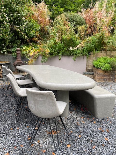 Concretefair's tweet photo. A unique and beautifully curved outdoor concrete furniture set. A beautiful and lasting feature for any garden. 

#concretefurniture  #outdoorfurniture  #curvedconcretetableandbenchandchairs #gardenfurniture #homeandgarden https://t.co/tNpic5UaM7