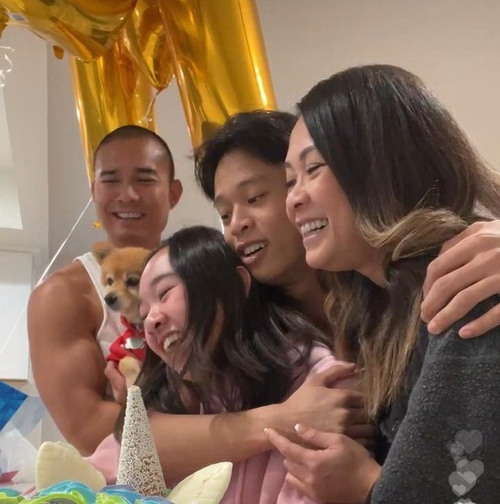 colielcves's tweet photo. we love you so much colie <333
#2MColieators https://t.co/gUVFJvTE6L