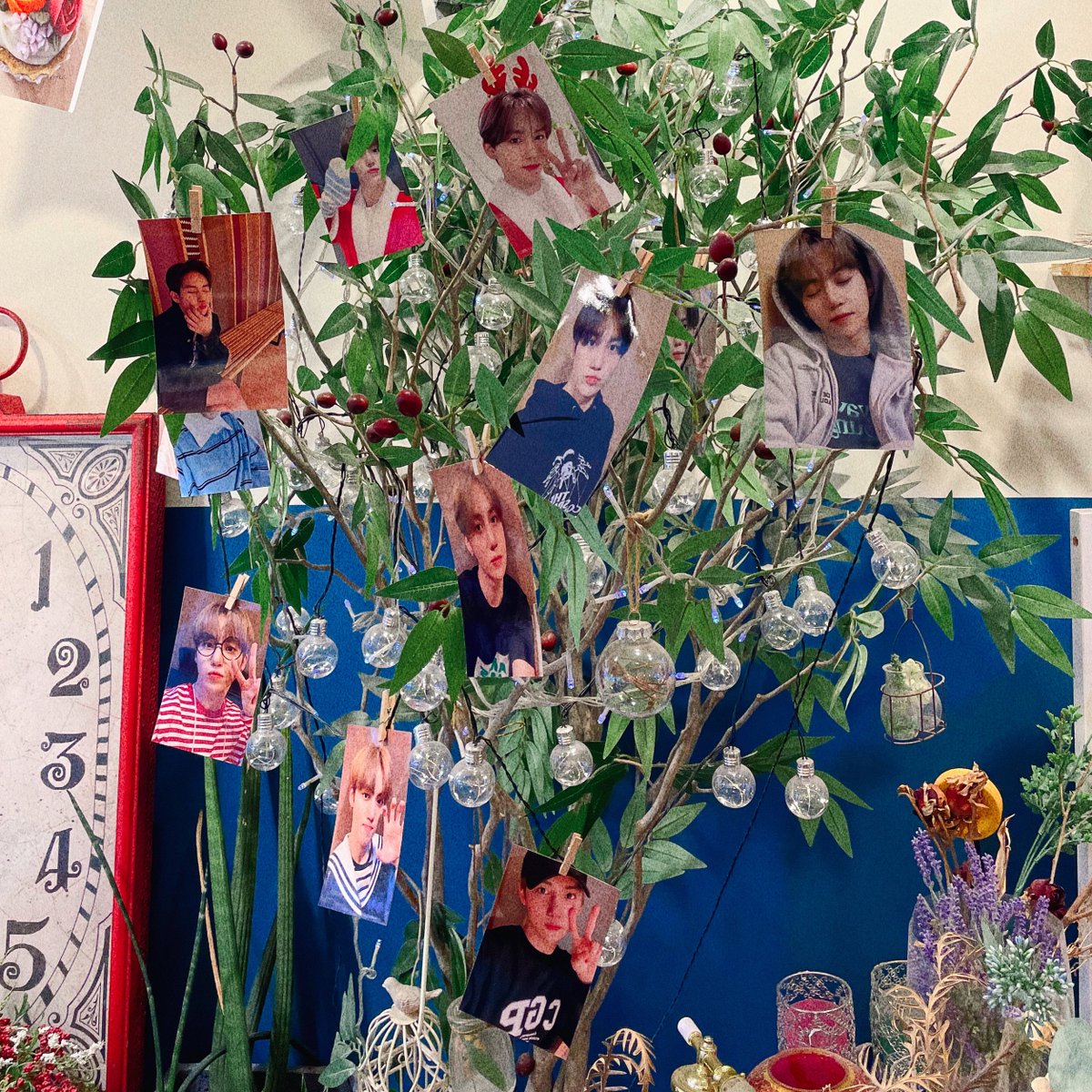 hyszoa's tweet photo. ˗ˋˏ ♡̷̷̷ ˎˊ˗ 윤성이로 가득인 카페 ♡⁼³₌₃
카페가 정말 예쁘고 ! 마카롱도 너무 귀여워용･͛♡̷̷̷･͛

#제일_빛나는_별_윤성아_생일축하해
#윤성아_너의_태양은_평생_빛날꺼야 https://t.co/eKYBsLzBEN